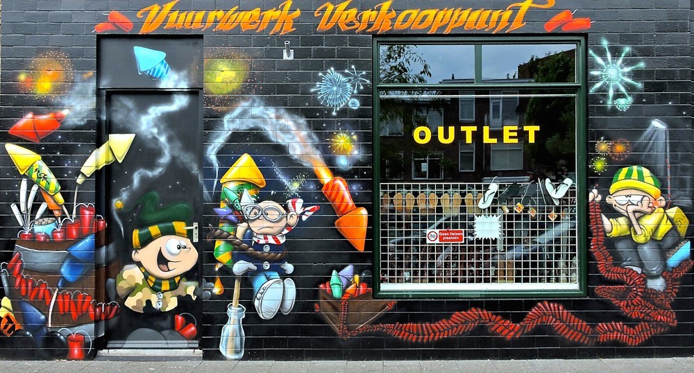 Click image for larger version

Name:	Vuurwerkverkooppunt Café La Rey Den Haag 2014.jpg
Views:	28
Size:	238.1 KB
ID:	3461