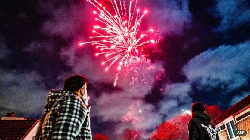 Click image for larger version

Name:	ANP vuurwerk foto_NOS.jpg
Views:	24
Size:	110.7 KB
ID:	4899